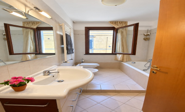 Non ci sono Immobili in questo indirizzo, 3 Camere Camere, ,2 BagniBagni,Appartamento,In Vendita,1088